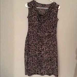 Patterned sleeveless dress, knee-length